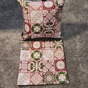2 Outdoor Pillow Covers That Fit A 18"x18" Pillow Insert.